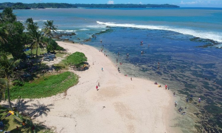 Lokasi & Harga Tiket Masuk Pantai Karapyak
