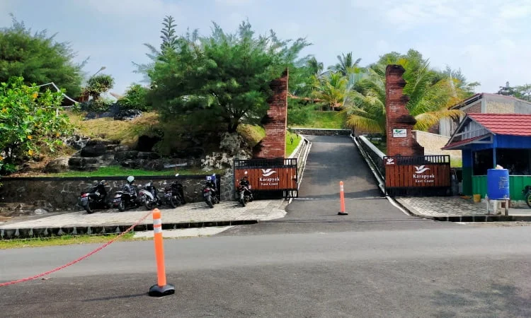 Lokasi Pantai Karapyak
