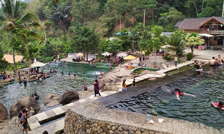 Taman Batu Purwakarta, Keseruan Bermain Air di Kolam Berbatu