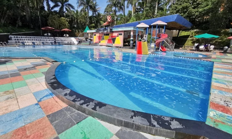 Fasilitas Waterboom John’s Aquatic Resort