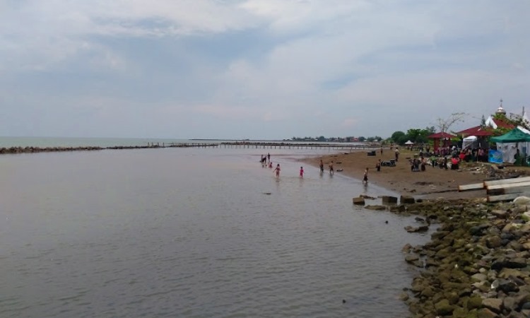 Fasilitas yang Tersedia di Pantai Tirtamaya