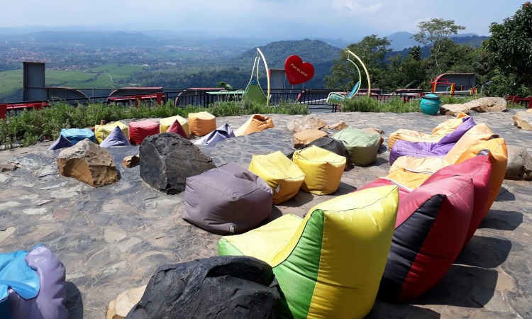 Harga Tiket Masuk & Bermain Paralayang