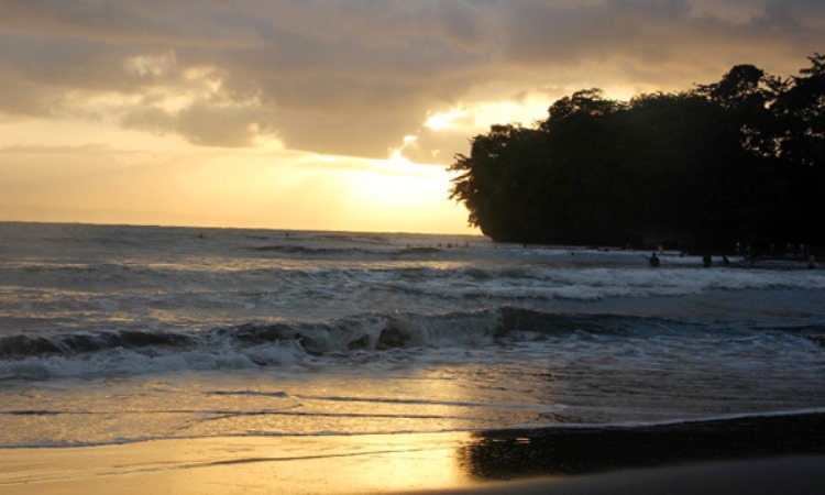 Harga Tiket Masuk Pantai Batu Karas