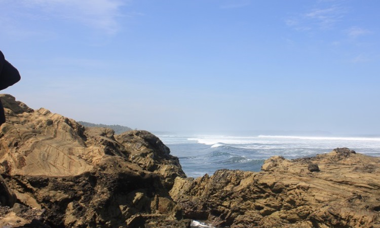Menikmati Keindahan Karang di Pantai Nini Pangandaran