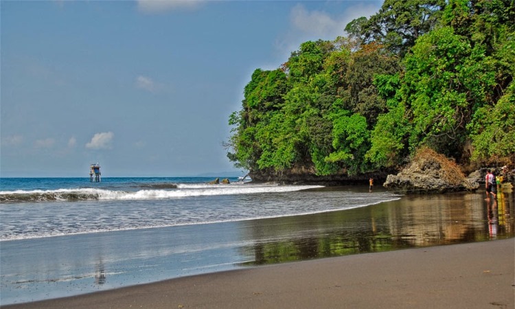 Pantai Batu Karas Pangandaran, Wisata Bahari Idaman Turis Mancanegara