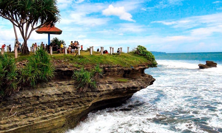 Pantai Batu Karas Pangandaran, Wisata Bahari Idaman Turis