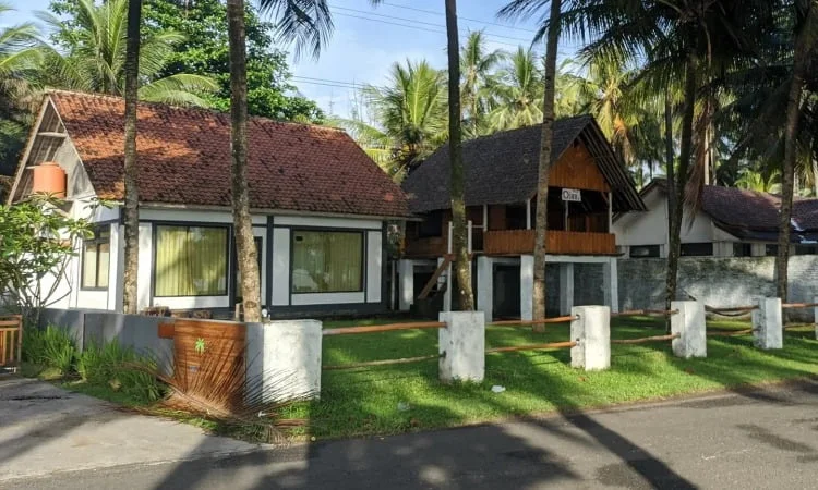 Penginapan Pantai Batu Keras