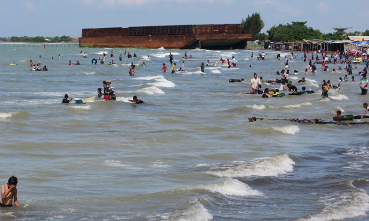 Tips Sebelum Berkunjung ke Pantai Glayem