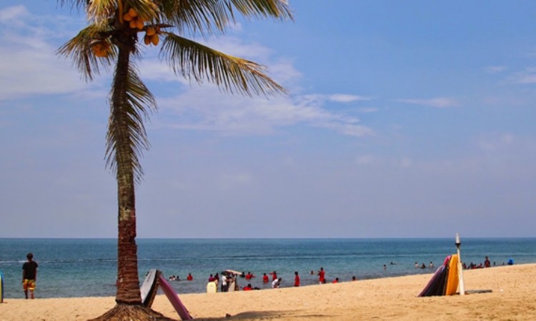 Fasilitas yang Tersedia di Pantai Anyer