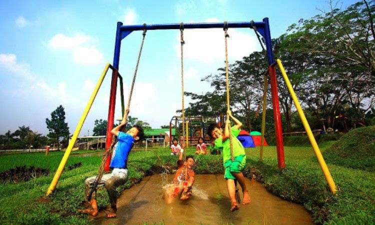 Wisata Edukasi Seru Desa Kampung Bambu Bogor iTrip