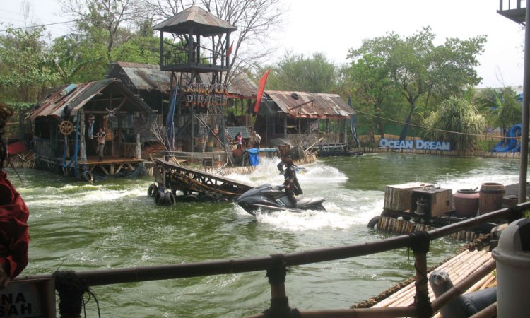 Water Stuntman Show