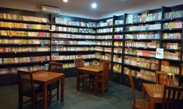 Zoe Cafe & Library