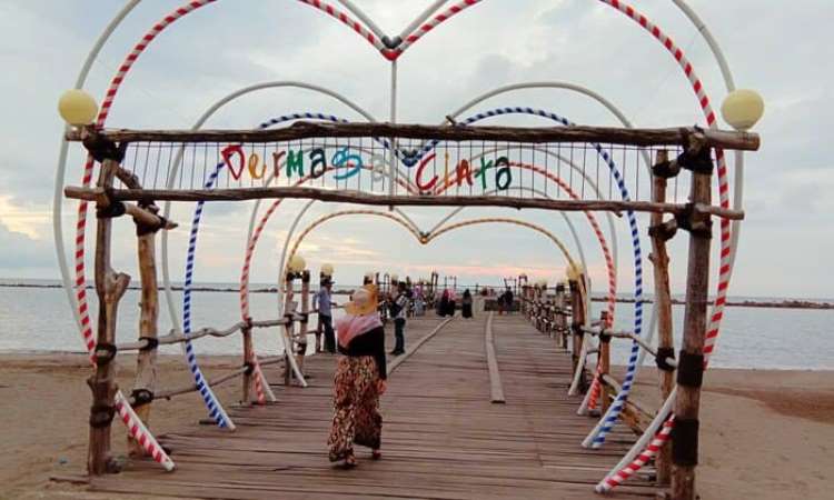 Dermaga Cinta, Ikon dari Pantai Akkarena