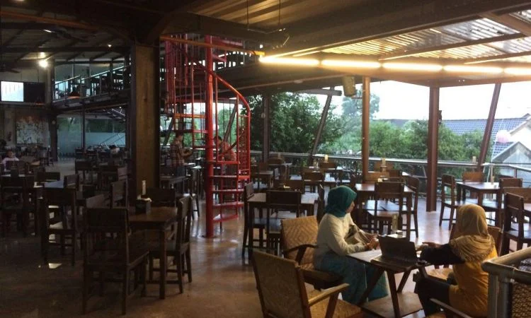 Ling Lung Kopi & Eatery