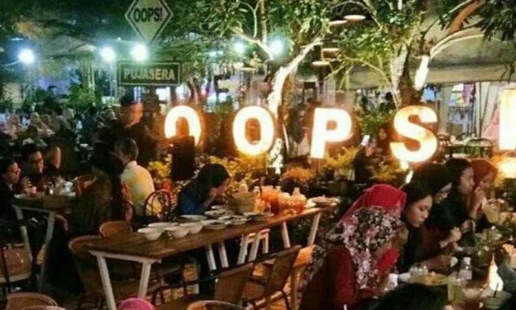 Oops Pujasera