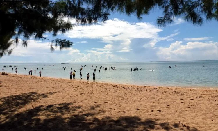 Pantai Toronipa