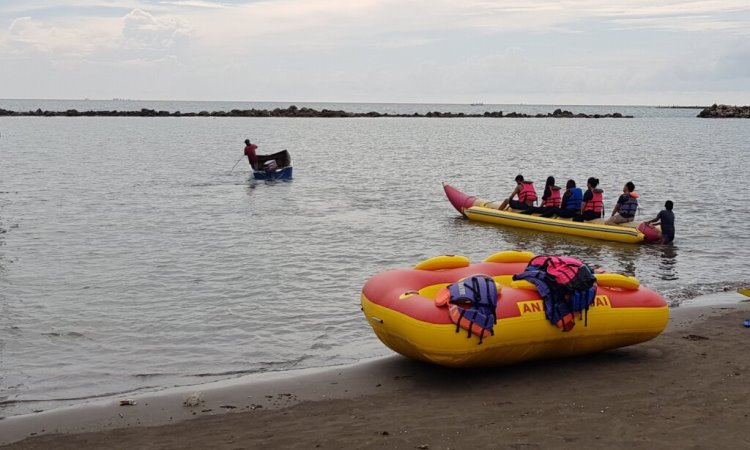 Wahana Permainan Air Banana Boat