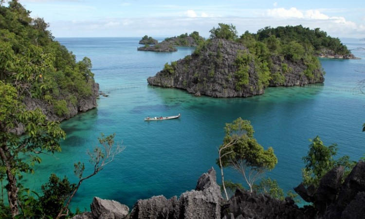 25 Tempat Wisata Bahari di Sulawesi Tenggara yang Paling Hits