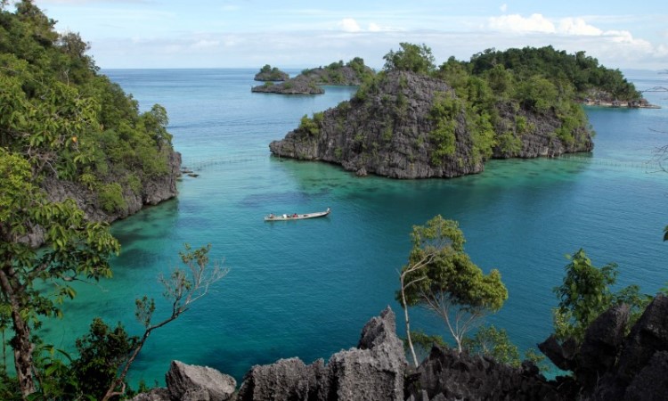 25 Tempat Wisata Bahari di Sulawesi Tenggara yang Paling