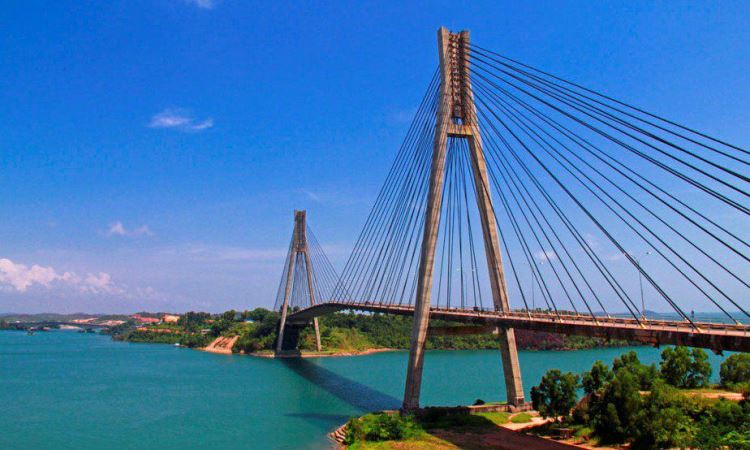 55 Tempat Wisata Terindah di Indonesia yang Wajib Dikunjungi 55 Tempat Wisata Terindah di Indonesia yang Wajib Dikunjungi