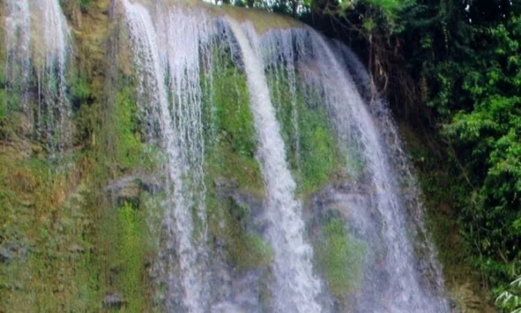 Air Terjun Ahatan