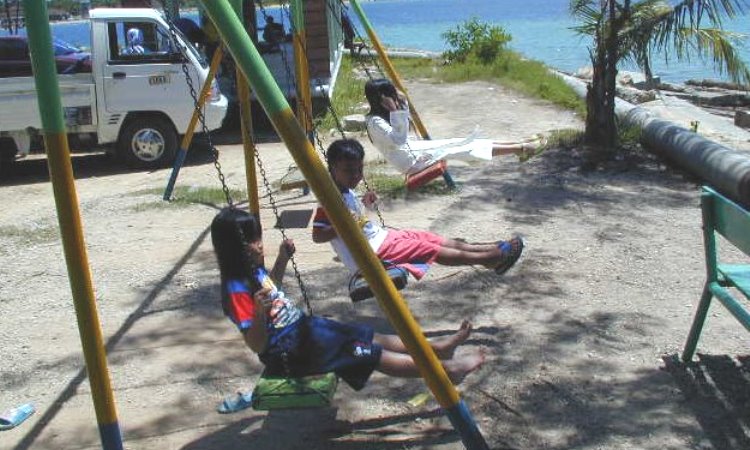 Area Bermain Anak di Pantai