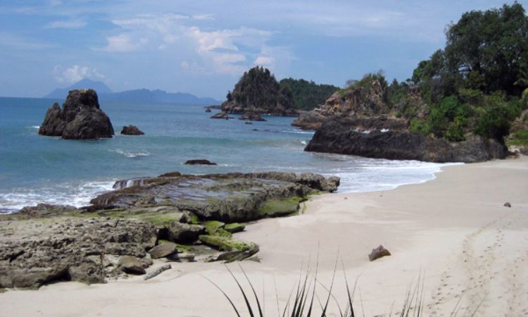 Daya Tarik Pantai Marina