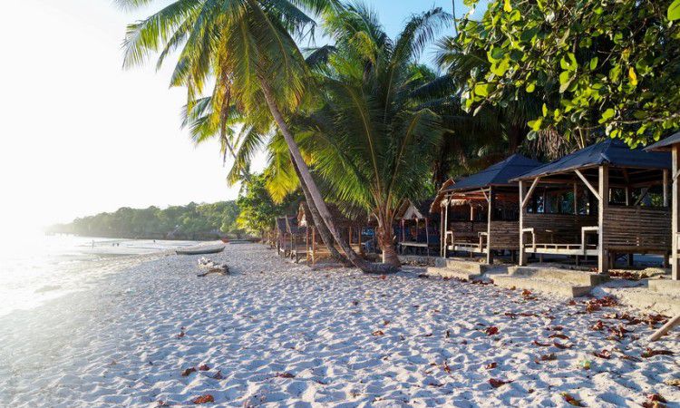Daya Tarik Pantai Nirwana
