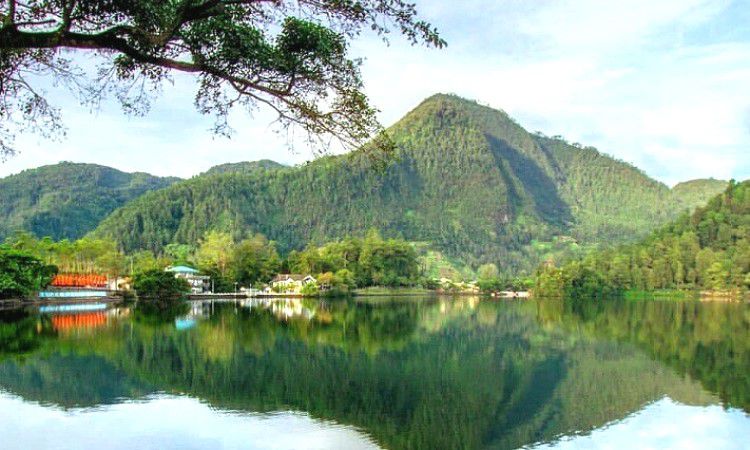 Indahnya Telaga Sarangan