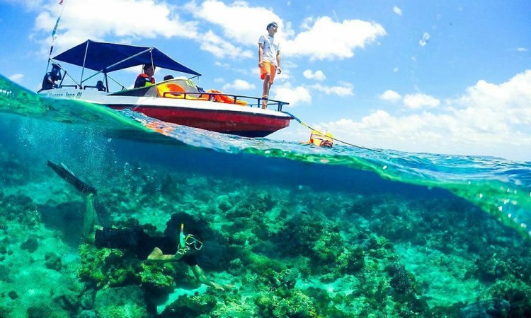 Kegiatan di Pantai Tanjung Bira