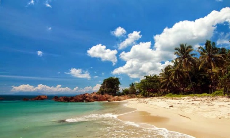 Mengenal Pantai Marina