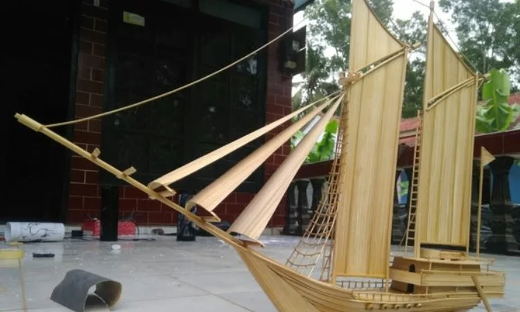 Miniatur Kapal