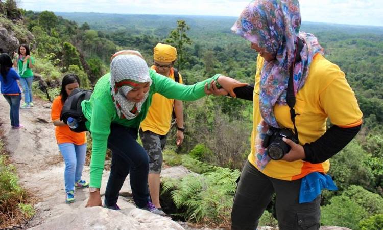 Tour Guide Batu Dinding Samboja