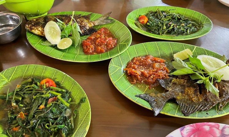 Wisana Kuliner di Pantai Marina Bontang