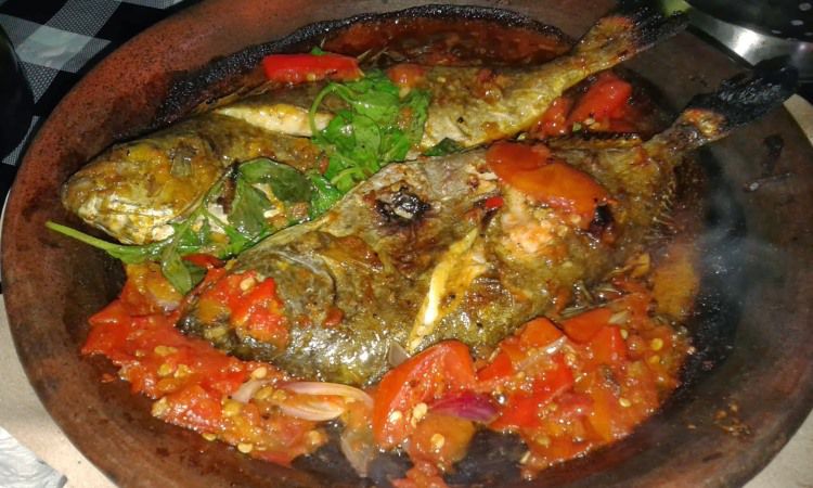 Wisana Kuliner di Pantai Marina