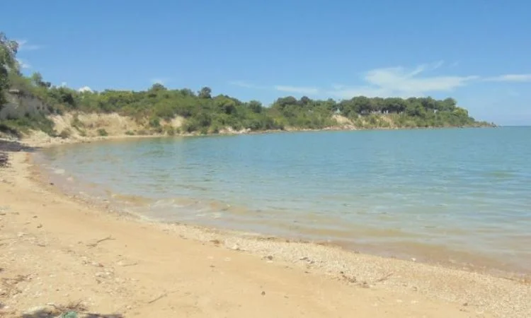 Wisata Pantai Jumiang Pamekasan