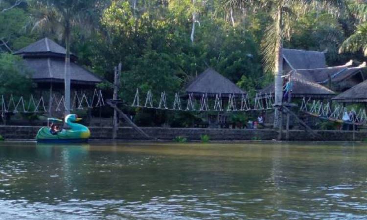 Aktivitas di Air Terjun Pinang Seribu