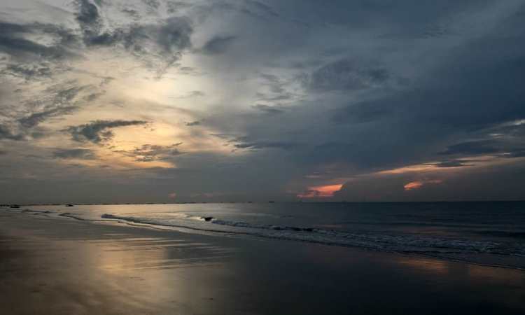 Daya Tarik Pantai Angsana