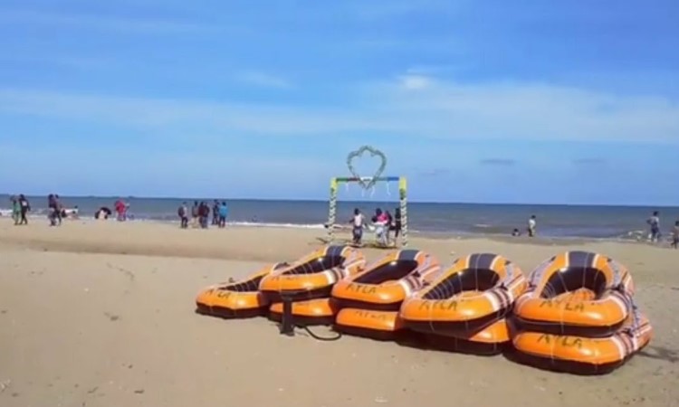 Fasilitas Pantai Asmara
