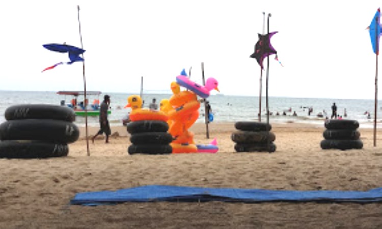 Fasilitas di Pantai Manggar Segara Sari