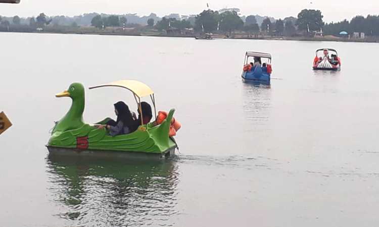 Kegiatan di Danau Seran