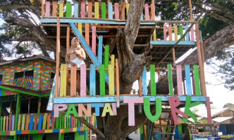 Kegiatan di Pantai Turki
