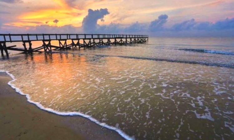 Pantai Angsana, Destinasi Bahari Nan Eksotis di Kalimantan Selatan Pantai Angsana, Destinasi Bahari Nan Eksotis di Kalimantan Selatan