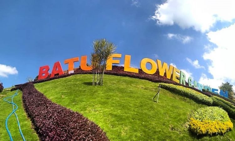 Batu Flower Garden, Taman Bunga Cantik & Kekinian Idola Kaum Remaja