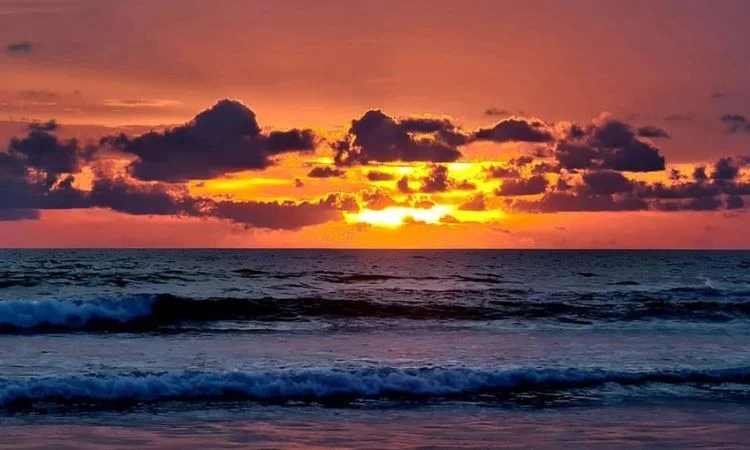 Daya Tarik Pantai Seminyak