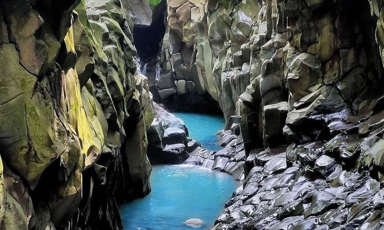 Keindahan Telaga Air Terjun Curug Cikuluwung