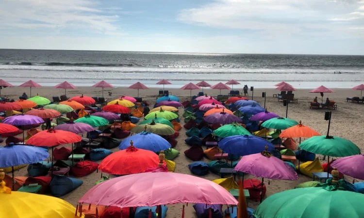 Fasilitas Pantai Seminyak Bali