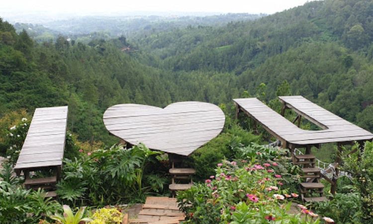 Fasilitas di Batu Flower Garden
