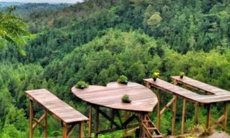 Fasilitas di Coban Rais