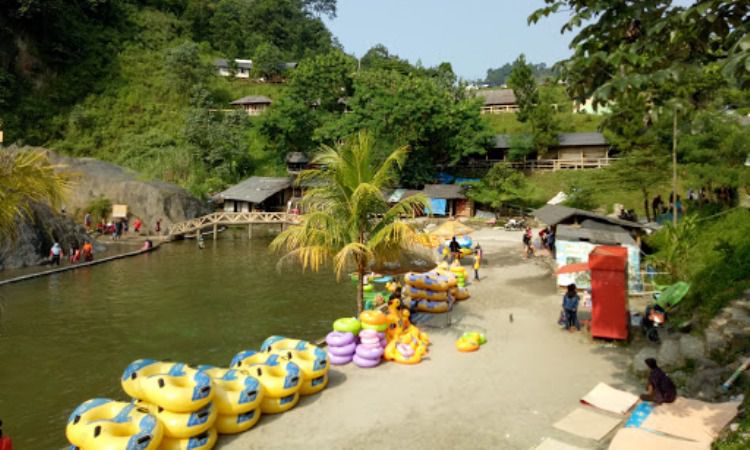 Fasilitas di Curug Bidadari Sentul